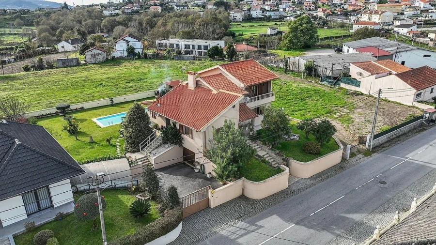 Moradia T4 para Venda em Taide Foto 9