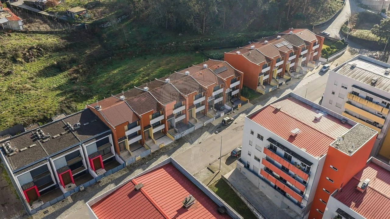 Moradia T3 para Venda em Povoa de Lanhoso (N. Senhora do Amparo) Foto 9