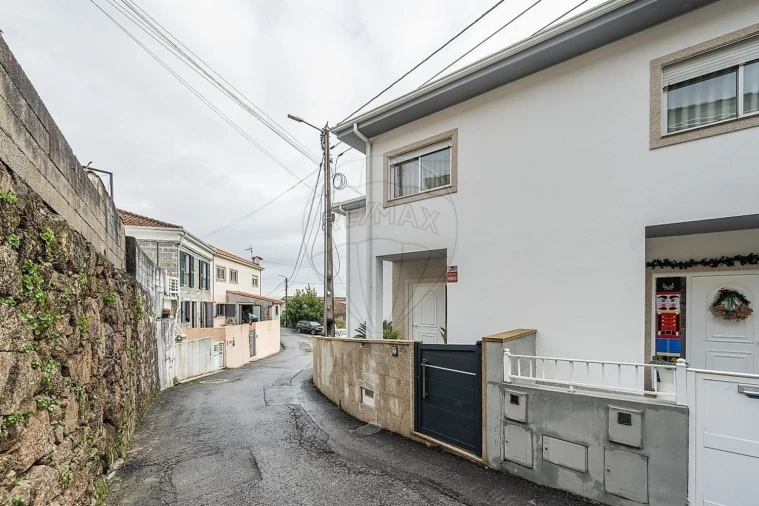 Moradia T3 para Venda em Santa Eulália Foto 2