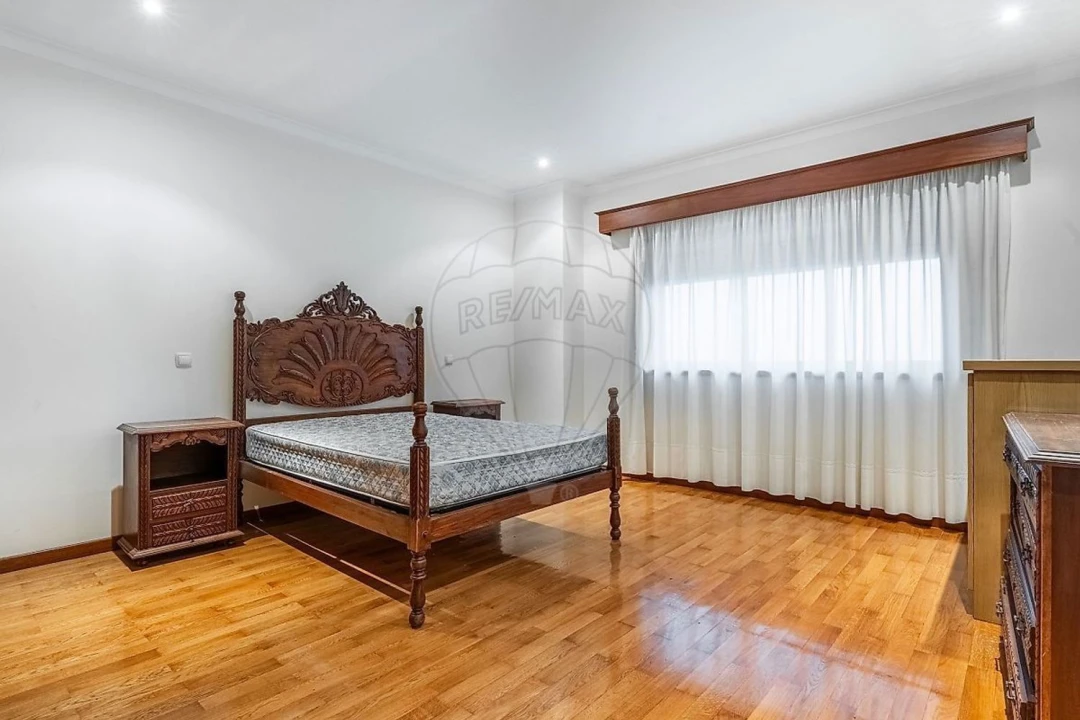 Moradia T4 para Venda em Azurem Foto 11