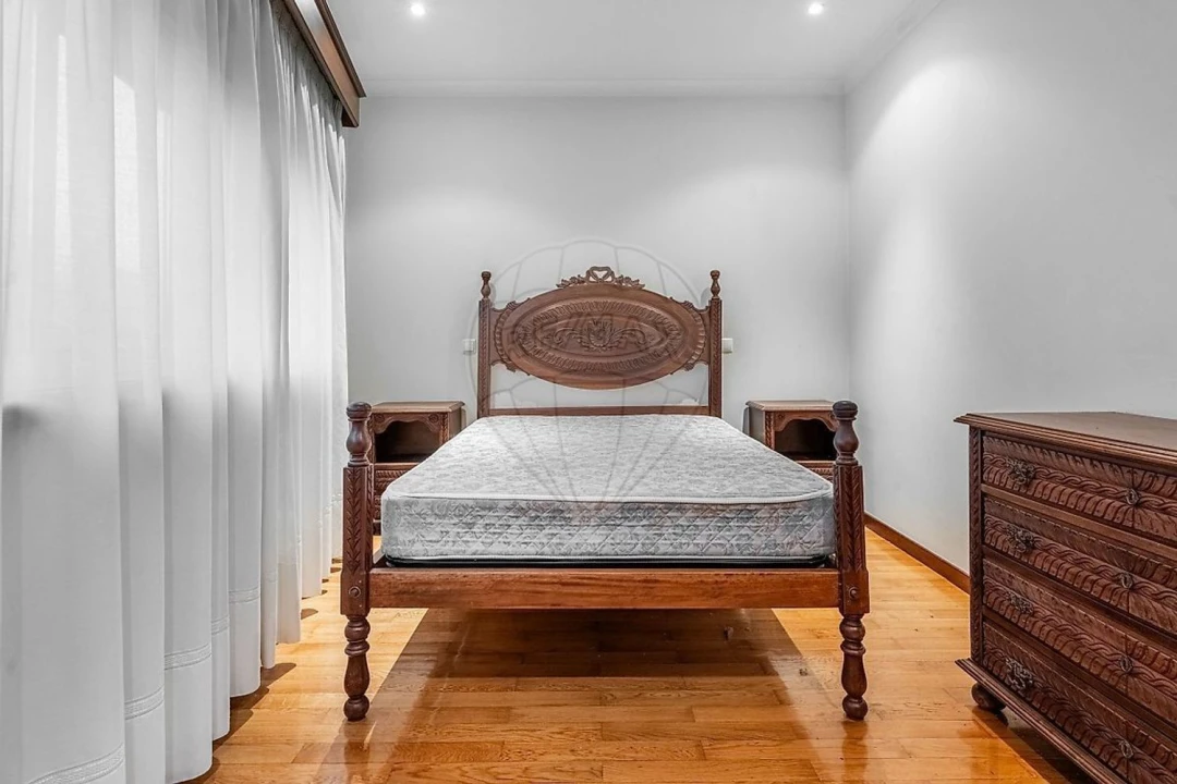 Moradia T4 para Venda em Azurem Foto 13