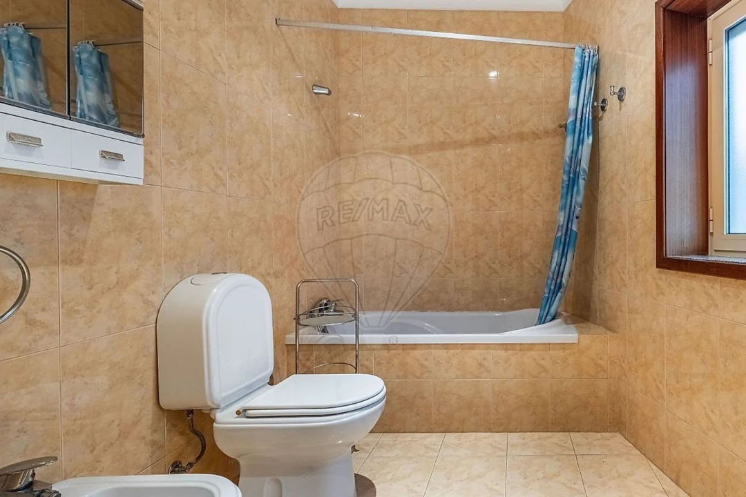 Moradia T4 para Venda em Azurem Foto 17