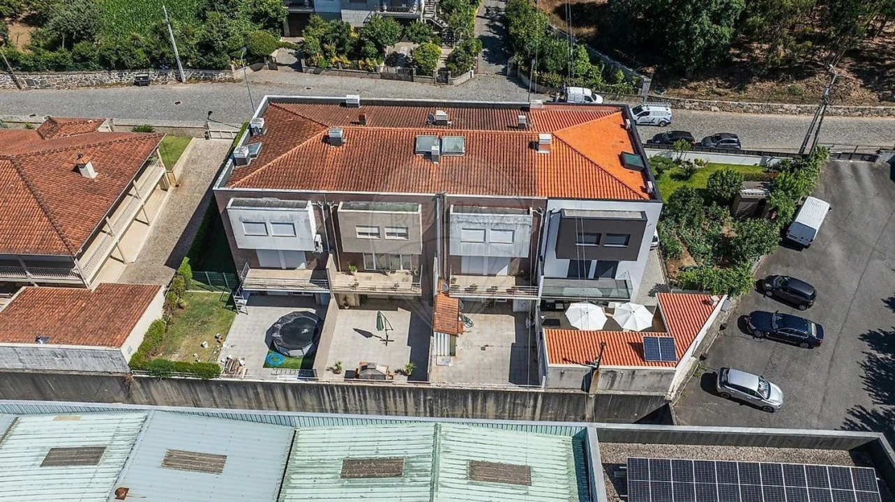 Moradia T4 para Venda em Sequeira Foto 3