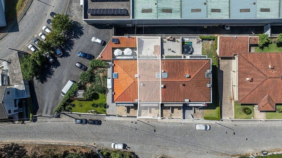 Moradia T4 para Venda em Sequeira Foto 4