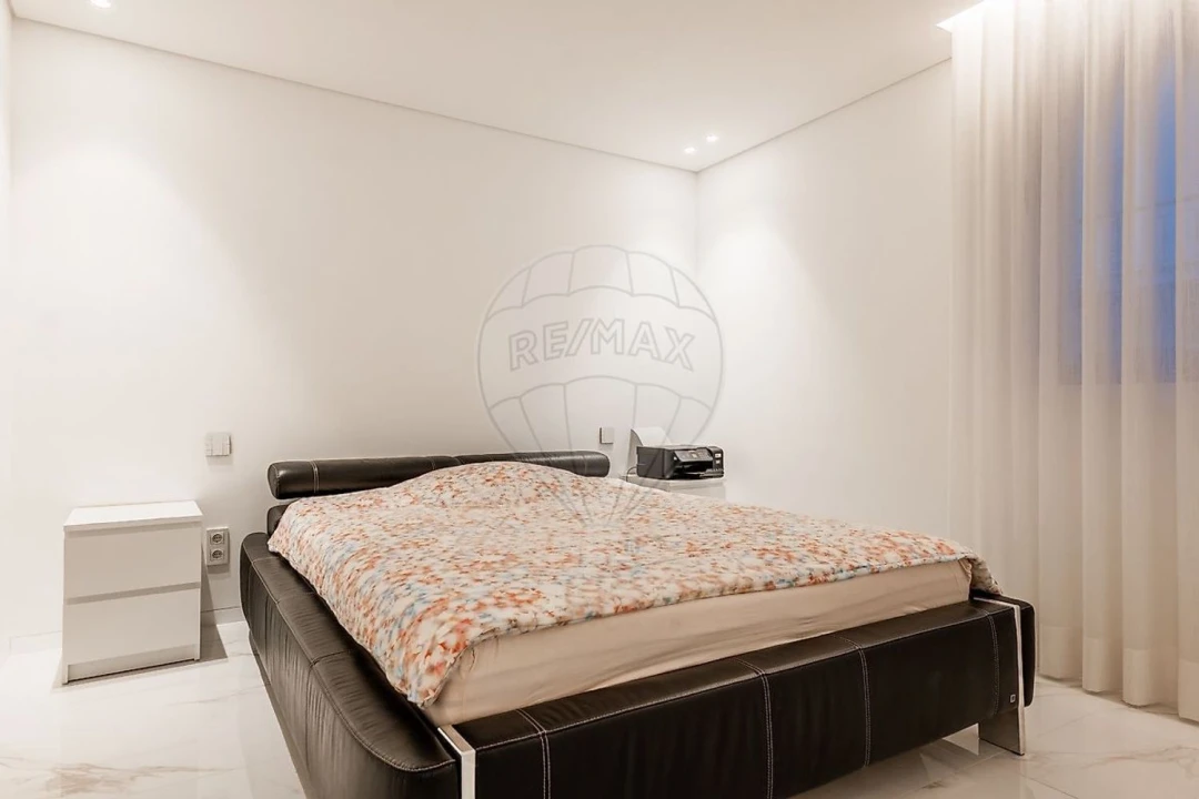 Moradia T4 para Venda em Costa Foto 16