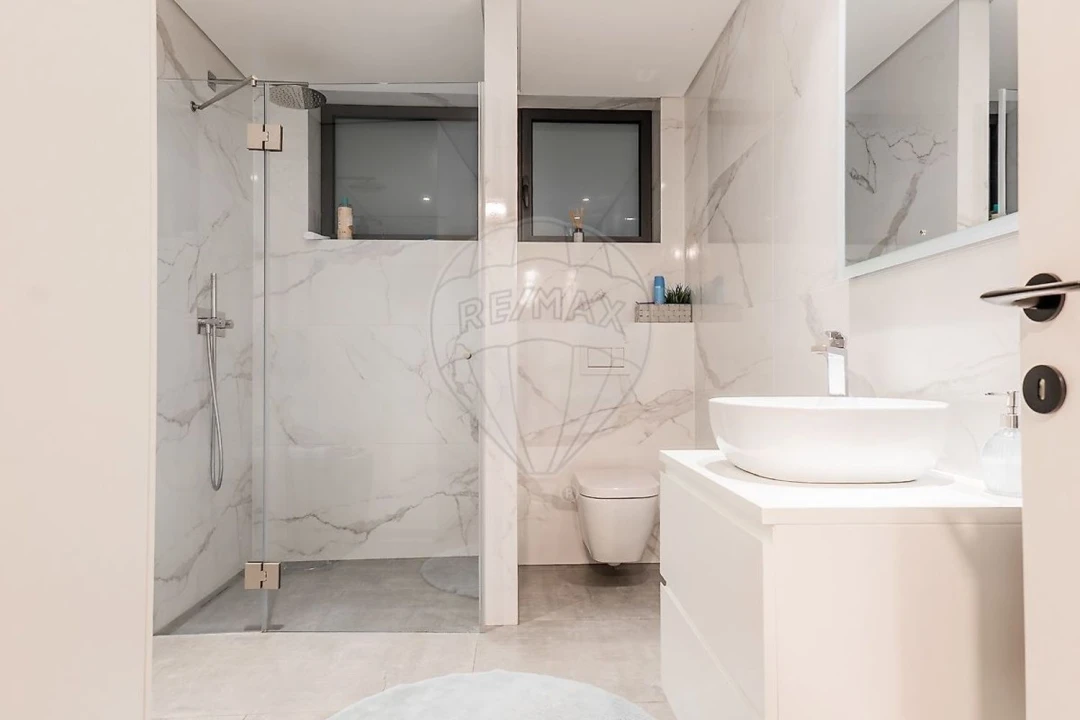 Moradia T4 para Venda em Costa Foto 36