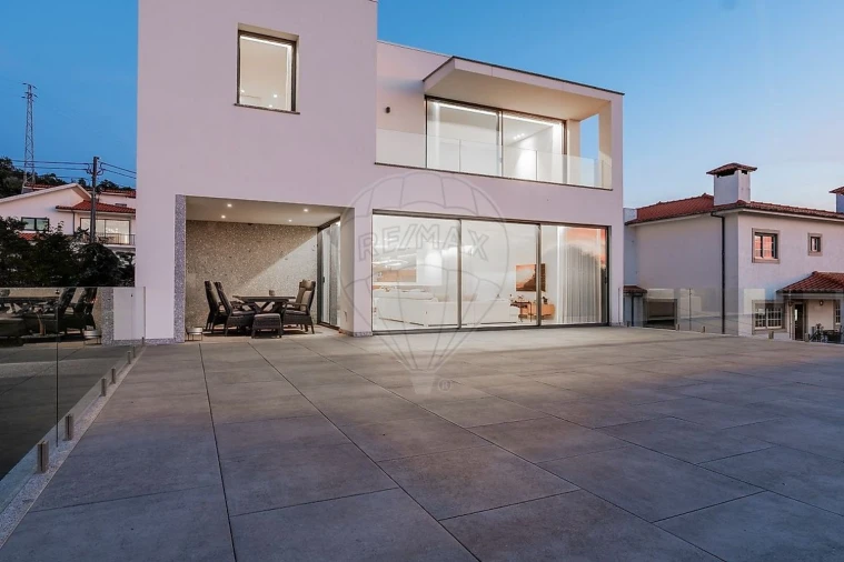 Moradia T4 para Venda em Costa Foto 14