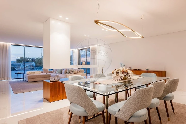 Moradia T4 para Venda em Costa Foto 3