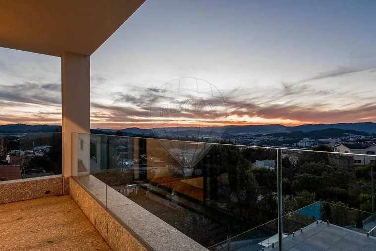 Moradia T4 para Venda em Costa Foto 30