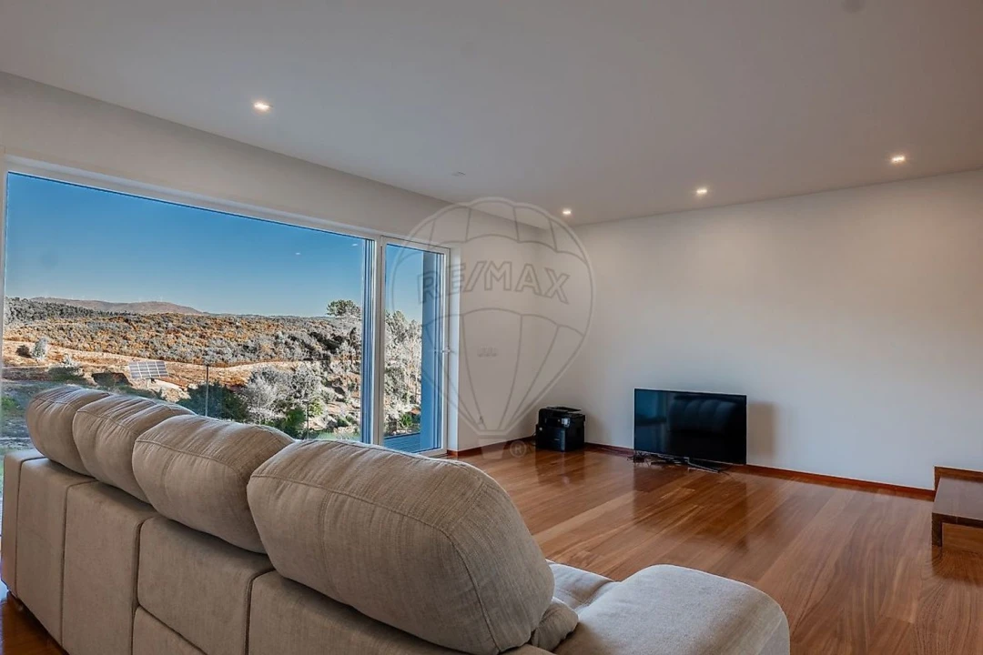 Moradia T3 para Venda em Povoa de Lanhoso (N. Senhora do Amparo) Foto 1