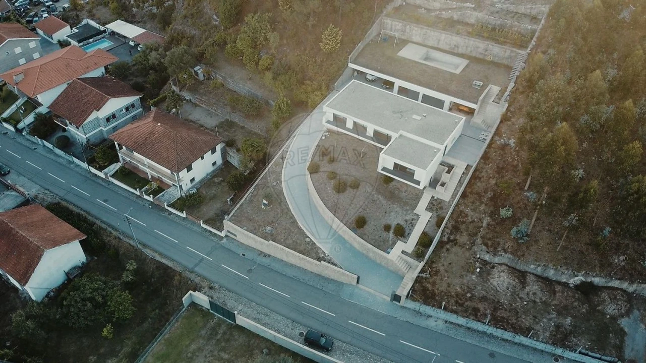 Moradia T3 para Venda em Povoa de Lanhoso (N. Senhora do Amparo) Foto 2