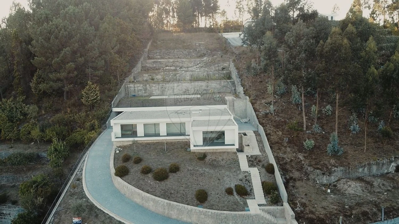 Moradia T3 para Venda em Povoa de Lanhoso (N. Senhora do Amparo) Foto 7