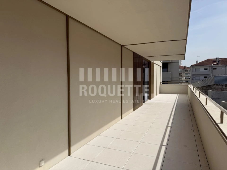Apartamento T4 para Venda em Lordelo do Ouro e Massarelos Foto 6