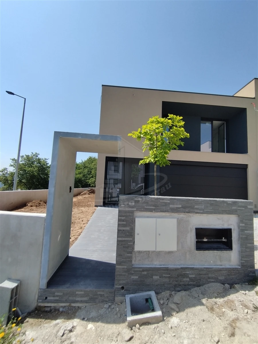 Moradia T3 para Venda em Lanhoso Foto 3