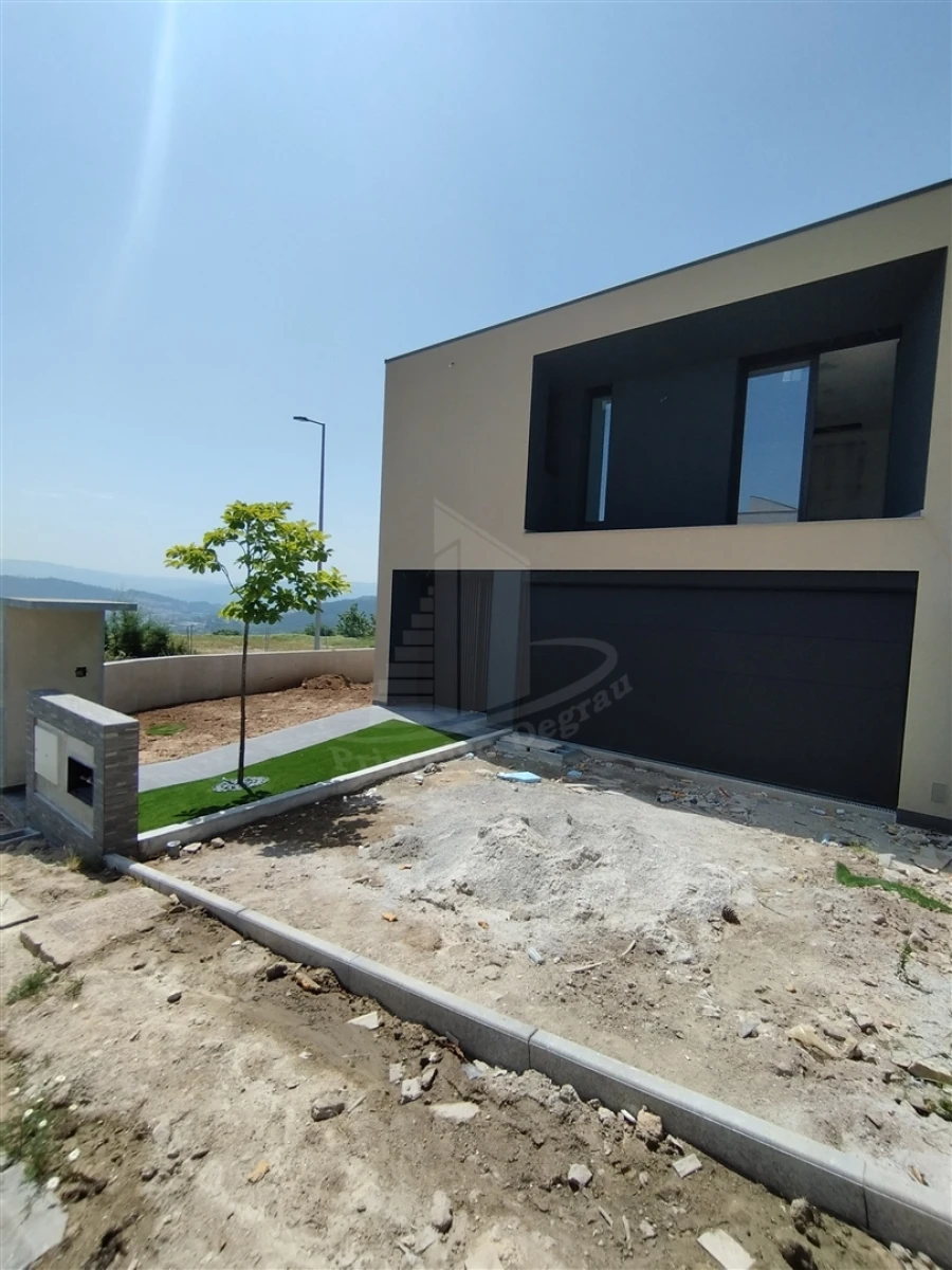 Moradia T3 para Venda em Lanhoso Foto 2