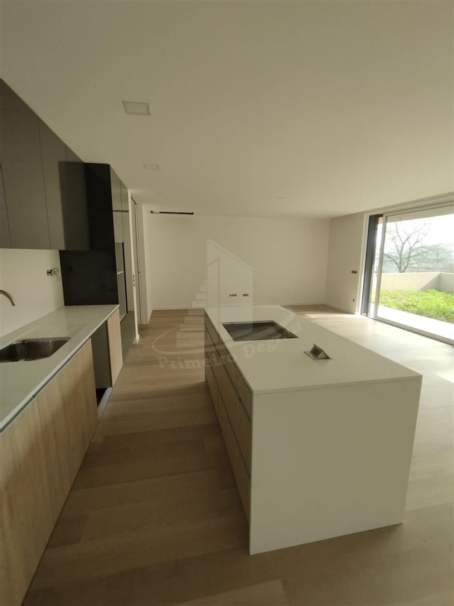 Moradia T3 para Venda em Lanhoso Foto 11