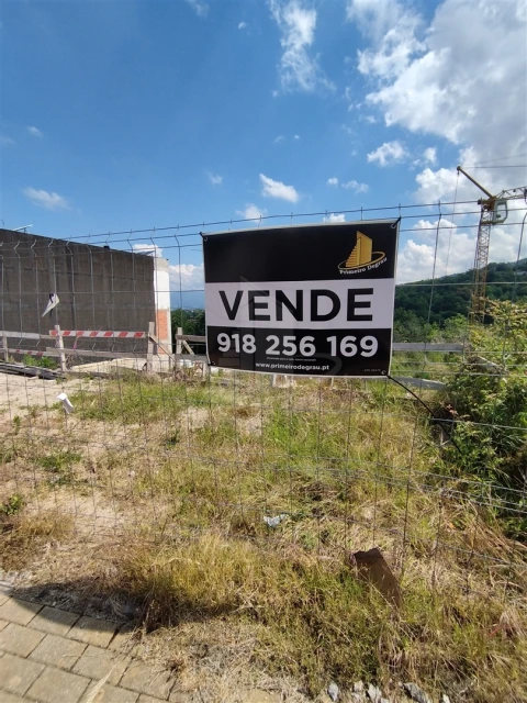 Moradia T3 para Venda em Santa Lucrécia de Algeriz e Navarra