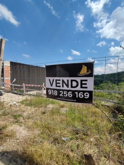 Moradia T3 para Venda em Santa Lucrécia de Algeriz e Navarra