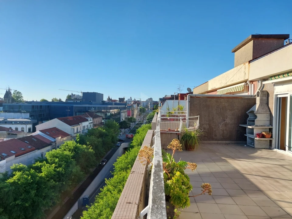 Apartamento T3 para Arrendamento em Braga (São José de São Lázaro e São João do Souto) Foto 1