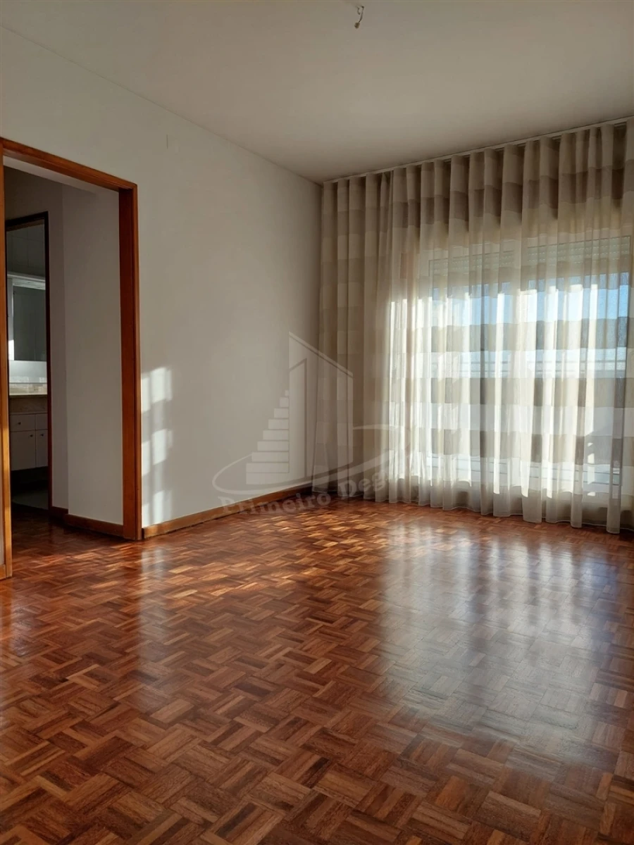 Apartamento T3 para Arrendamento em Braga (São José de São Lázaro e São João do Souto) Foto 11