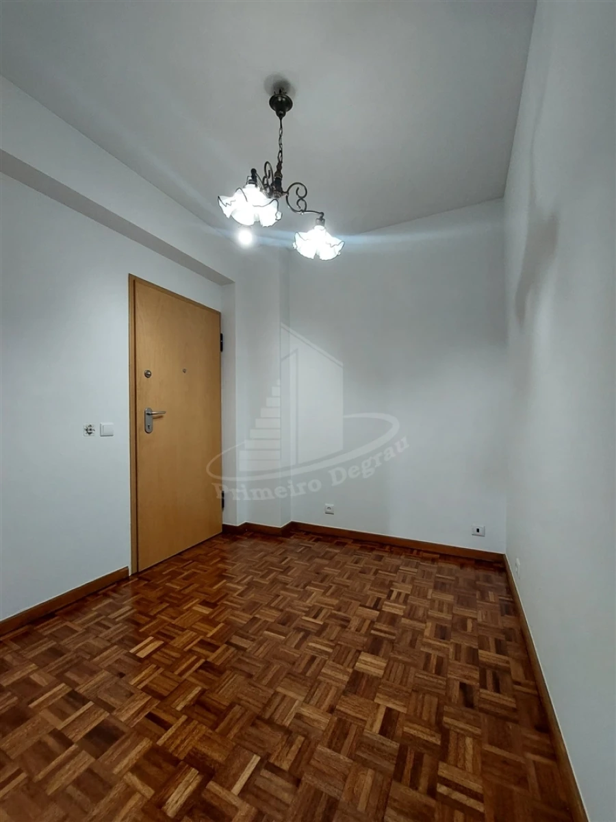 Apartamento T3 para Arrendamento em Braga (São José de São Lázaro e São João do Souto) Foto 6
