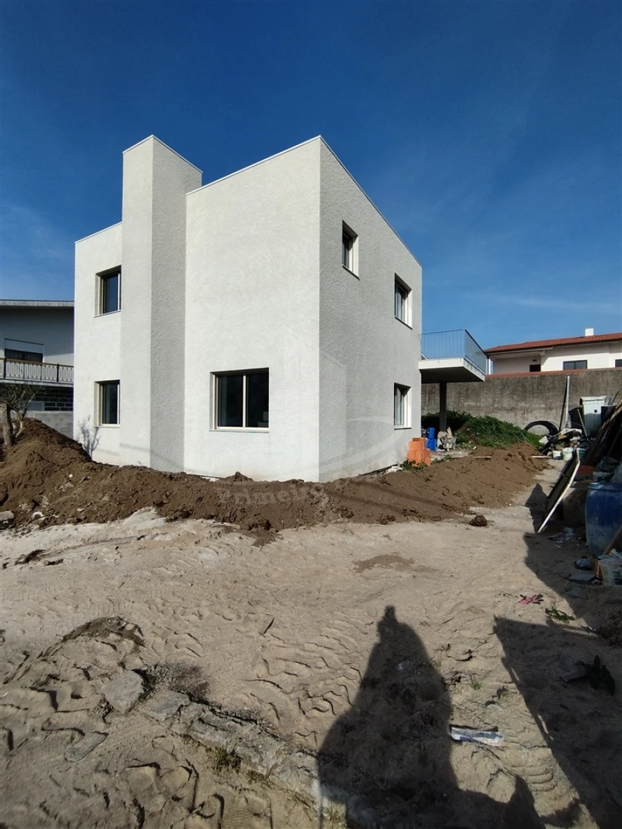 Moradia T3 para Venda em Palmeira Foto 1