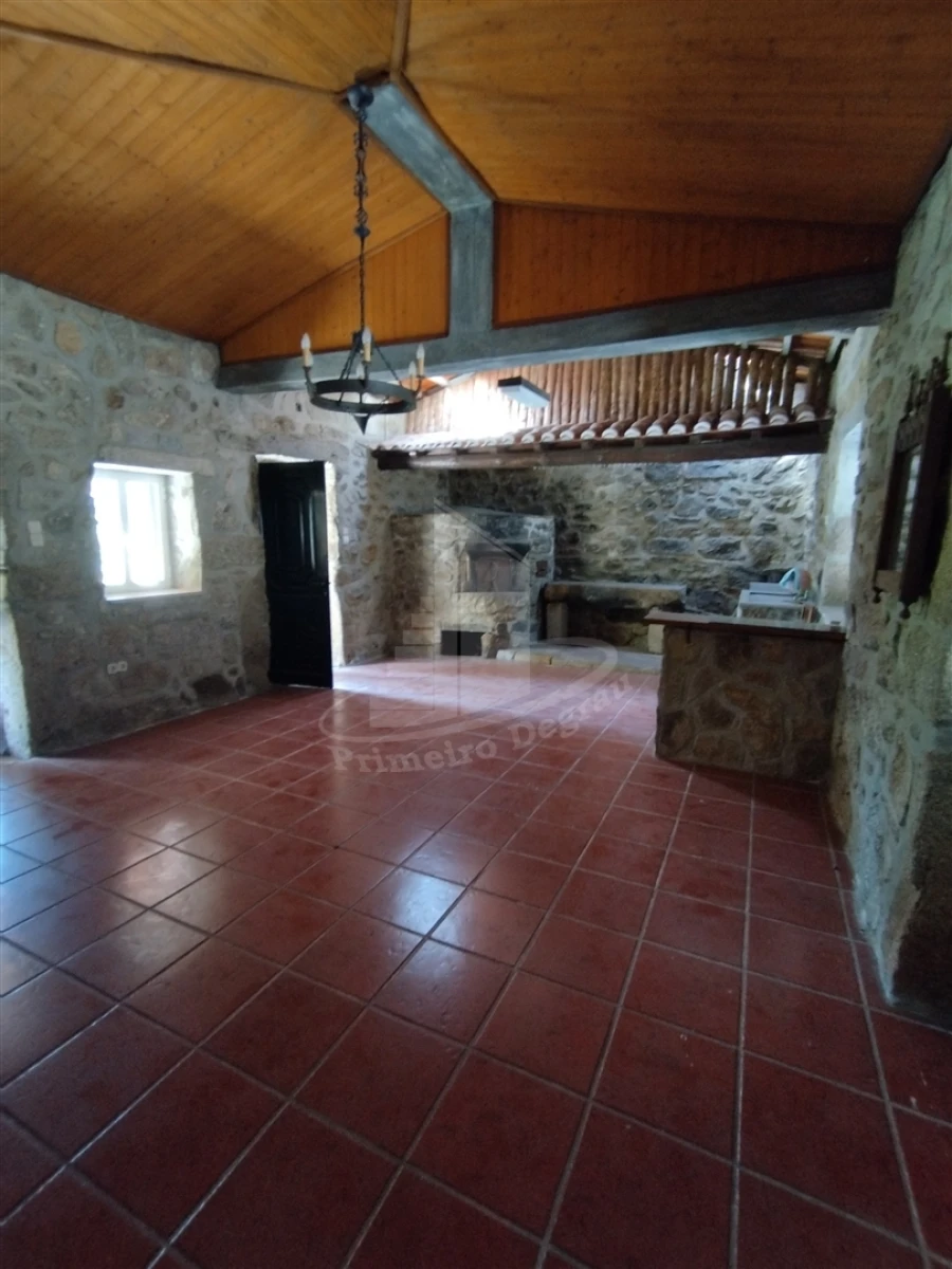 Moradia T4 para Venda em Lago Foto 17