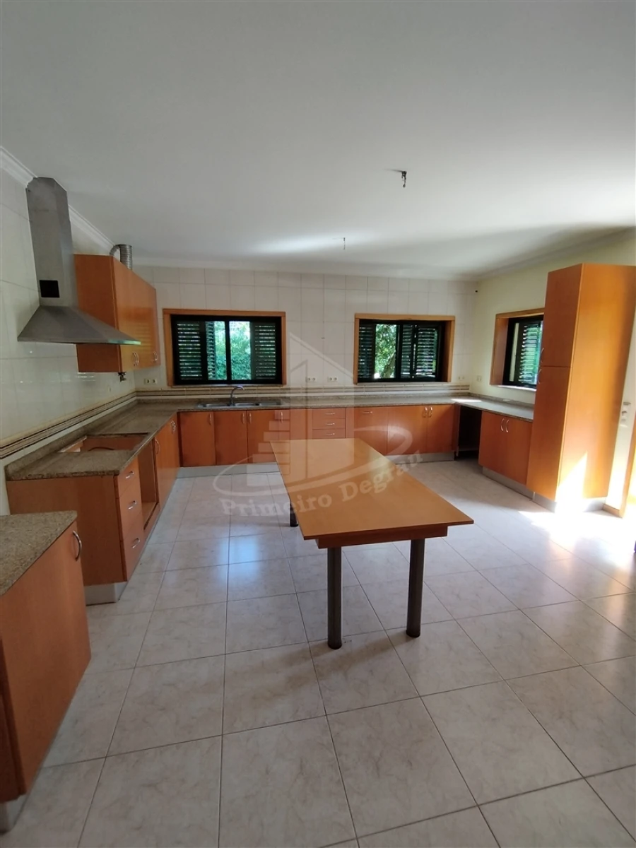 Moradia T4 para Venda em Lago Foto 51