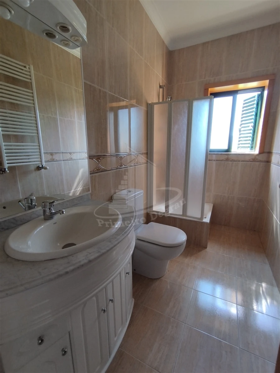 Moradia T4 para Venda em Lago Foto 40