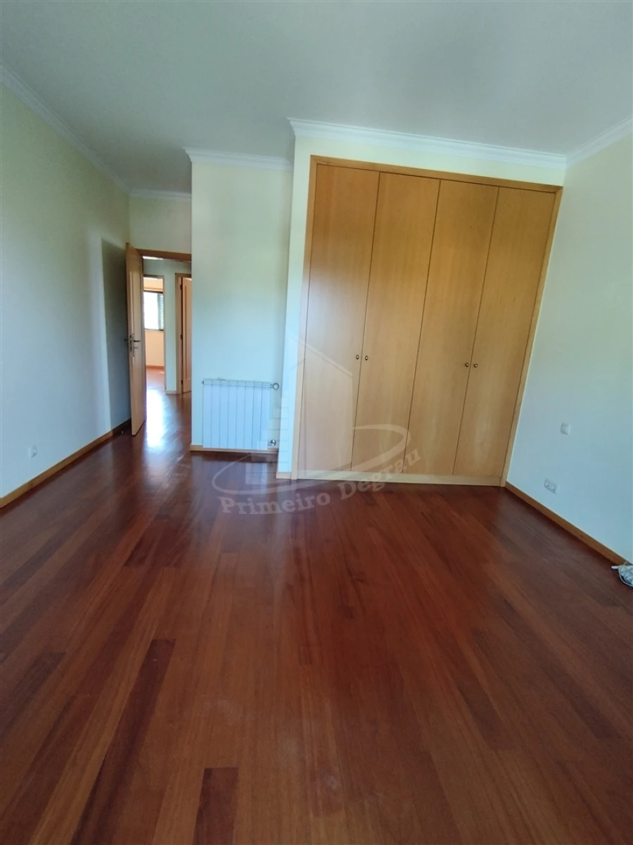 Moradia T4 para Venda em Lago Foto 39