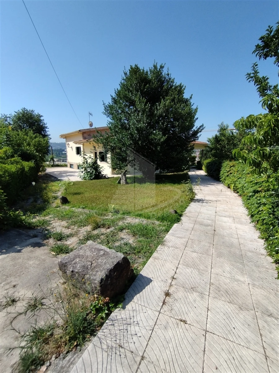 Moradia T4 para Venda em Lago Foto 8