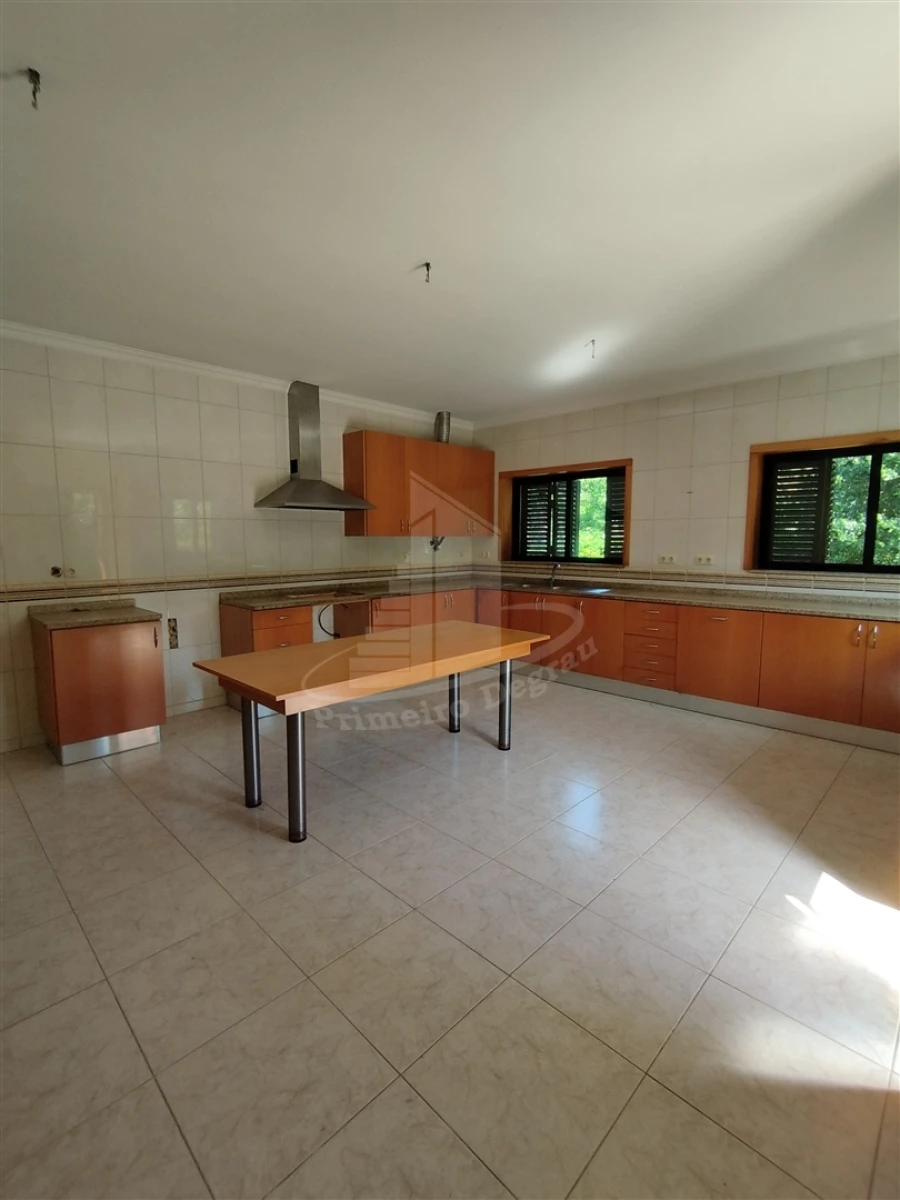 Moradia T4 para Venda em Lago Foto 52