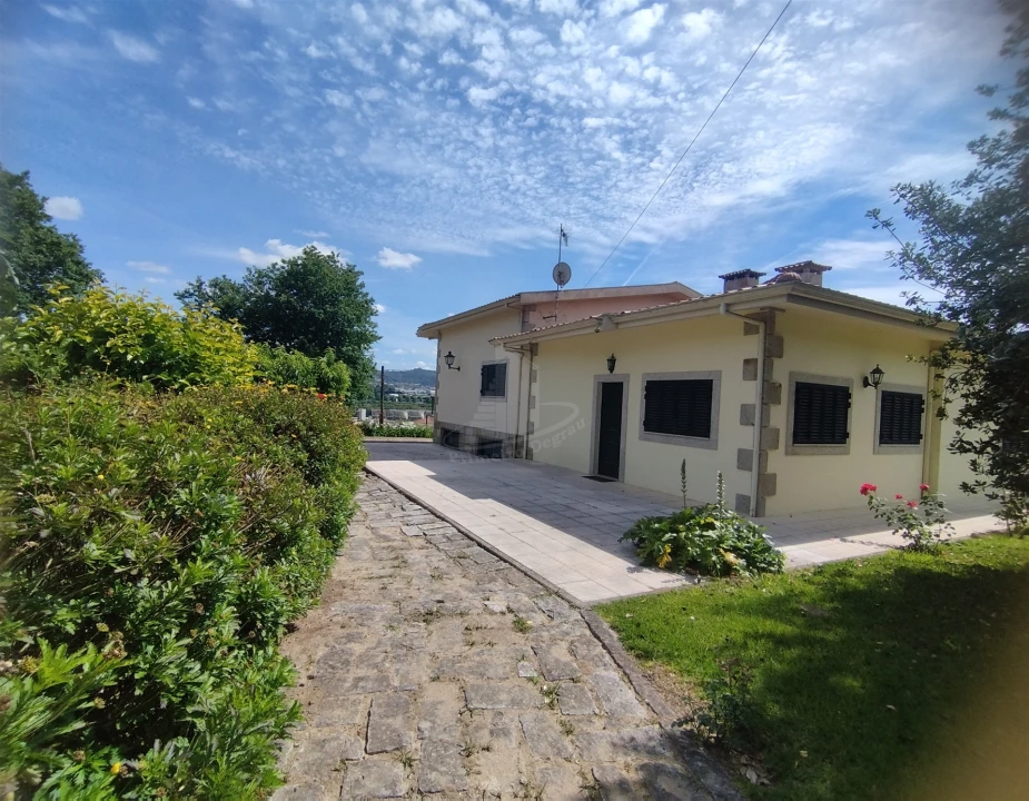 Moradia T4 para Venda em Lago Foto 63