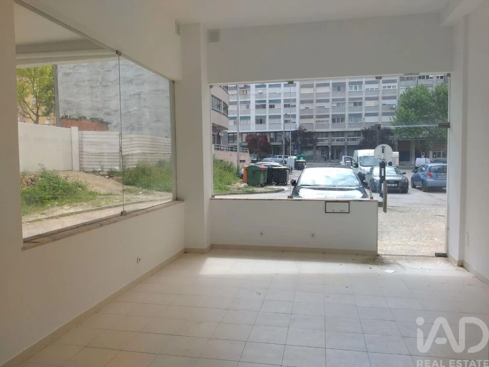 Loja para Arrendamento em Alto do Seixalinho, Santo André e Verderena Foto 1