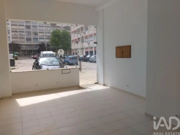 Loja para Arrendamento em Alto do Seixalinho, Santo André e Verderena