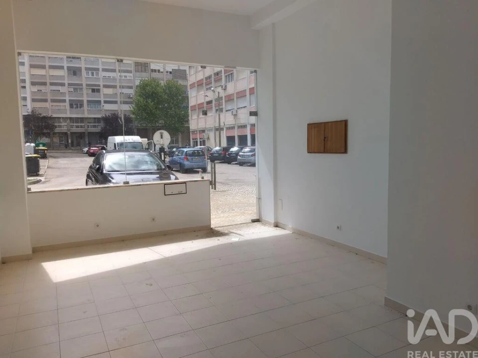 Loja para Arrendamento em Alto do Seixalinho, Santo André e Verderena Foto 3