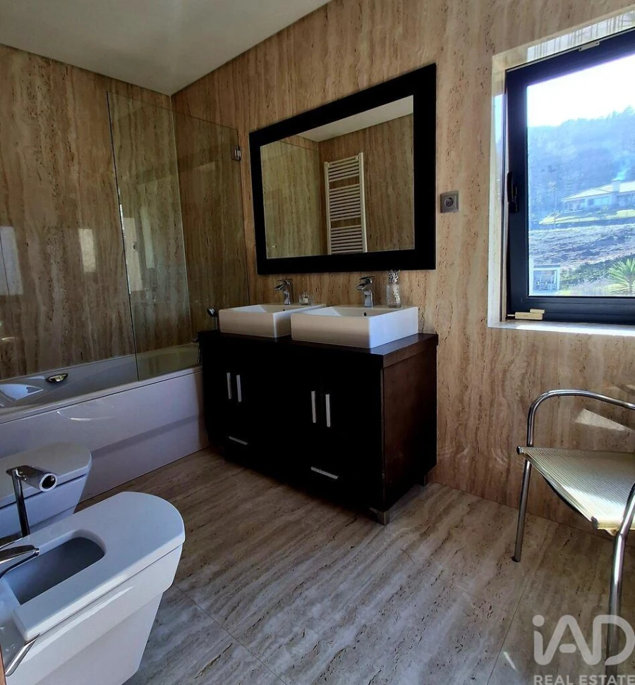 Moradia T5 para Venda em Reboreda e Nogueira Foto 10