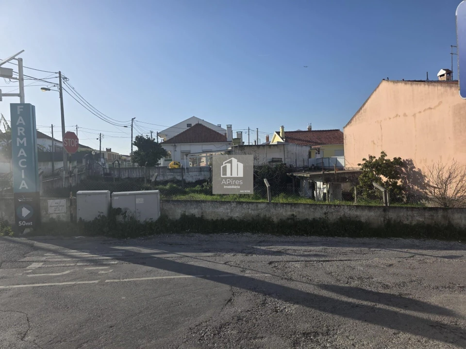 Terreno para Venda em Charneca de Caparica e Sobreda Foto 7