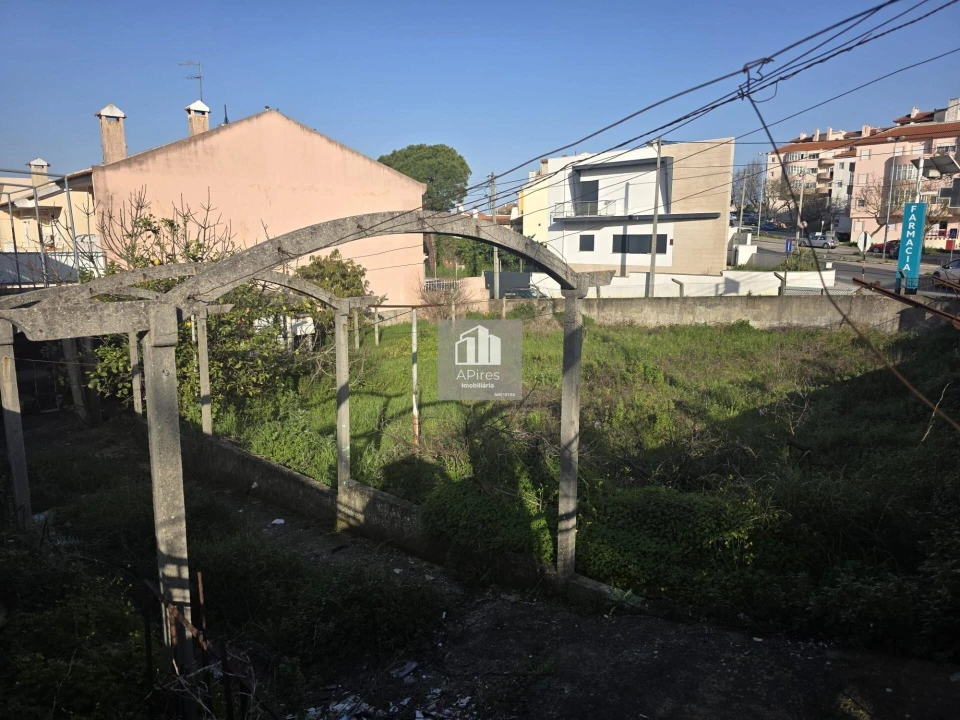 Terreno para Venda em Charneca de Caparica e Sobreda Foto 4