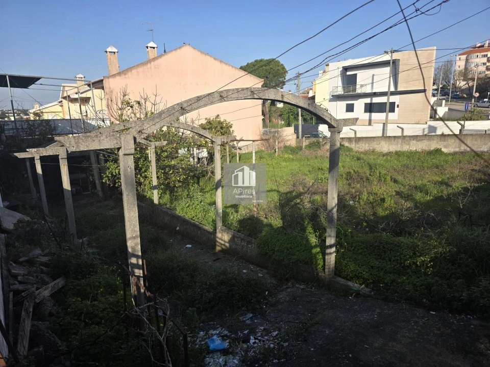 Terreno para Venda em Charneca de Caparica e Sobreda Foto 5