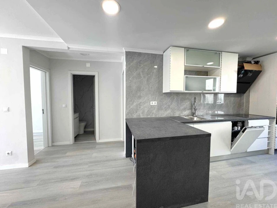 Apartamento T2 para Venda em Benfica Foto 5