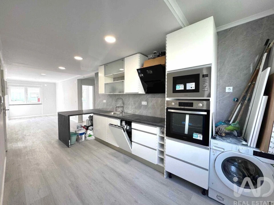 Apartamento T2 para Venda em Benfica Foto 3