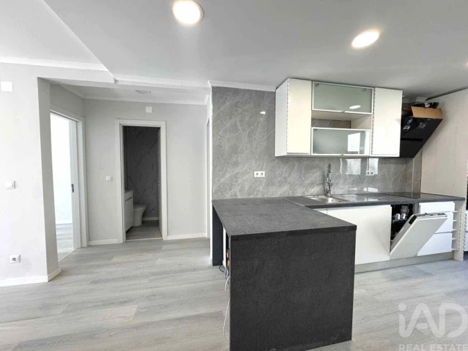 Apartamento T2 para Venda em Benfica Foto 5