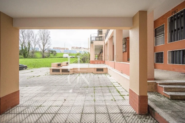 Apartamento T1 para Venda em Lumiar Foto 5