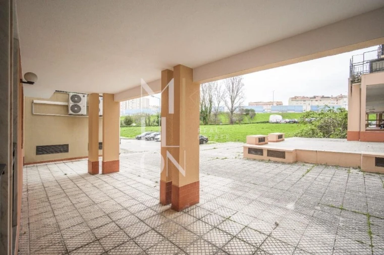 Apartamento T1 para Venda em Lumiar Foto 3