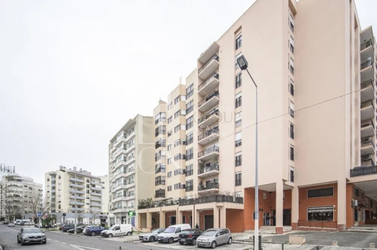 Apartamento T1 para Venda em Lumiar Foto 37