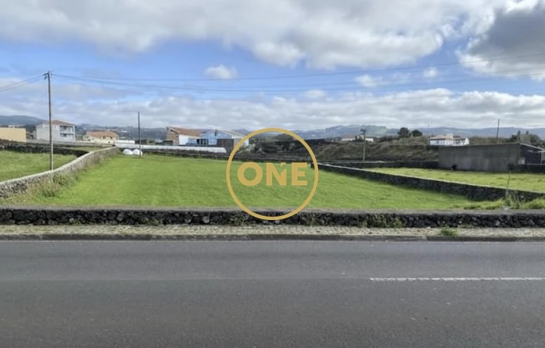 Terreno para Venda em São Mateus da Calheta Foto 1