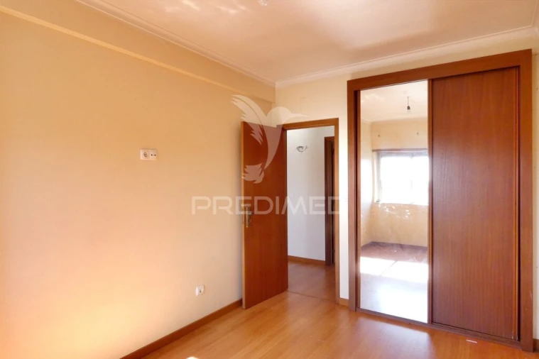 Apartamento T2 para Venda em Queluz e Belas Foto 3