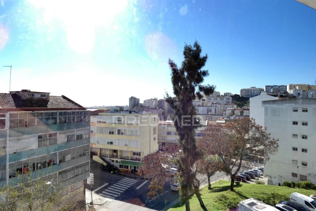 Apartamento T2 para Venda em Queluz e Belas Foto 1