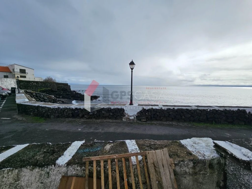 Moradia T2 para Venda em Porto Judeu Foto 2